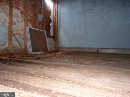 2467 Amber St, Philadelphia PA 19134-3836 exterior