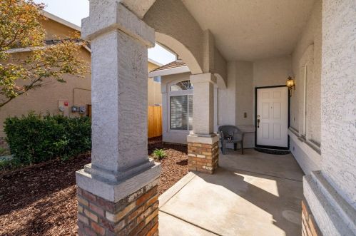 8686 White Peacock Way, Elk Grove CA  95624-3701 exterior