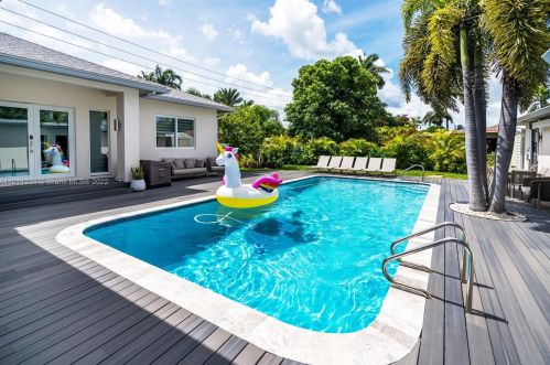 235 6th St, Dania Beach FL  33004-4147 exterior