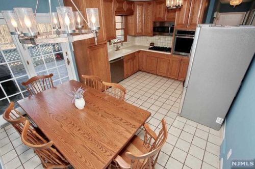 87 Minnehaha Blvd, Oakland NJ  07436-2804 exterior