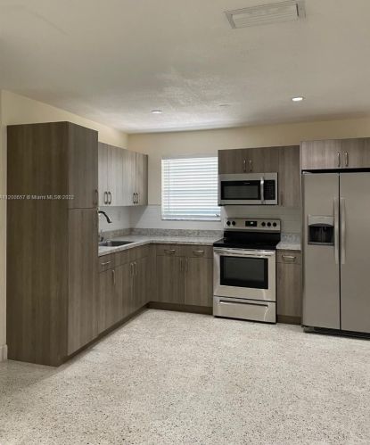 38 Silver Springs Dr, Key Largo FL  33037-2591 exterior