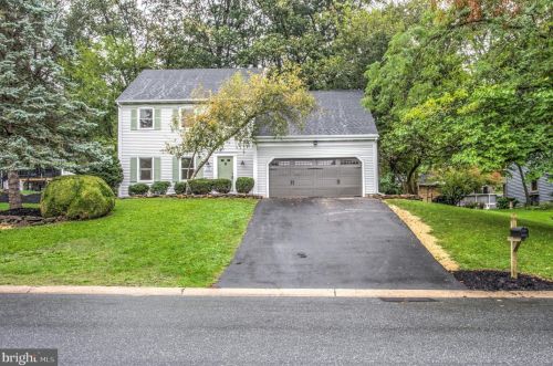 145 Ridings Way, Lancaster PA  17601-1707 exterior