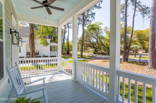 114 Little Capers Rd, Beaufort, SC 29907-2607