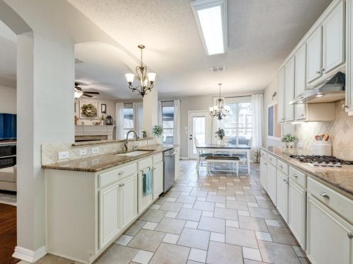 5701 Northcrest Dr, Lewisville TX  75028-4803 exterior