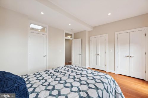 712 Kenyon St, Washington DC  20010-1522 exterior