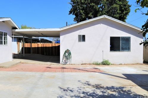 327 Erwin St, Rialto CA  92376-6018 exterior