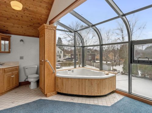 1326 8th St, Manitowoc WI  54220-2014 exterior