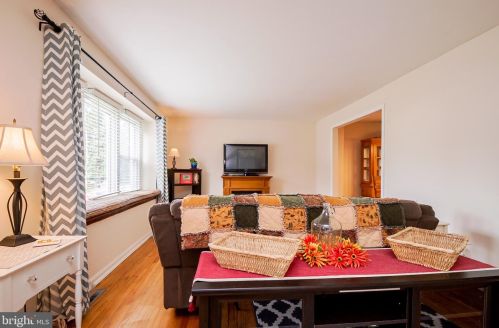 2306 Paper Ln, Wilmington, DE 19810-2325