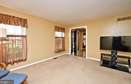 122 Claremont Dr, Lansdale PA 19446-6361 exterior