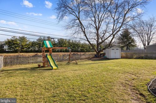 24 Robert Ct, Auburn NJ  08085-1542 exterior