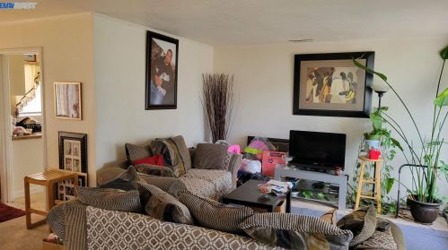 415 Hunter Ave, Oakland, CA 94603-2135