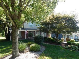 425 Tahoe Dr, Pittsburgh, PA 15239-2817