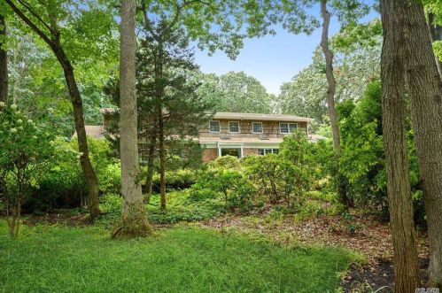18 Truxton Ln, Northport, NY 11768-2543