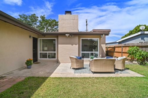 4551 Mount La Platta Pl, San Diego CA 92117-3045 exterior