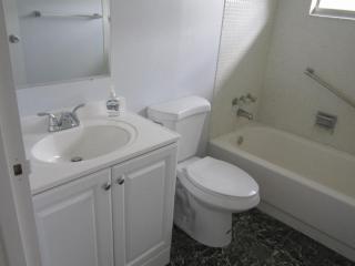 77 Saxony B, Delray Beach FL  33446-1804 exterior