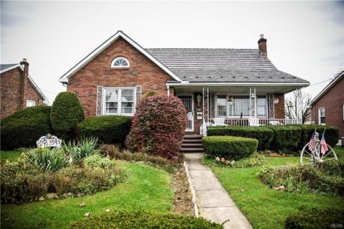 137 7th St, Ironton, PA 18037-1109
