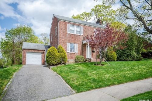 44 Polo Rd, Great Neck, NY 11023-1027