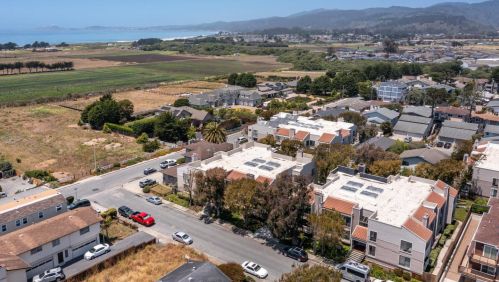 449 Pine Ave, Princeton By The Sea, CA 94019-1682
