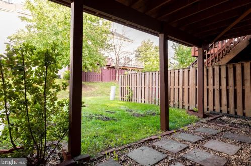 2485 Wheat Meadow Cir, Herndon VA  20171-3055 exterior