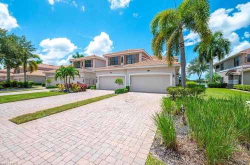 10482 Smokehouse Bay Dr, Naples, FL 46201-4741