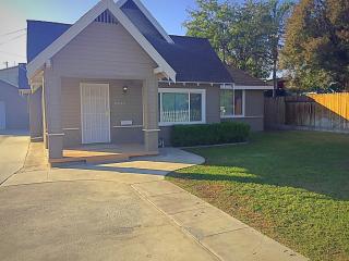 2024 Inyo St, Bakersfield, CA 93305-3226