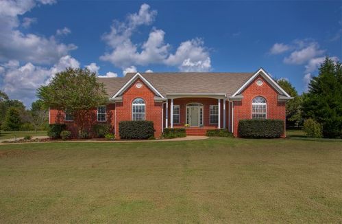 2104 Stafford Ct, Columbia, TN 38401-1393