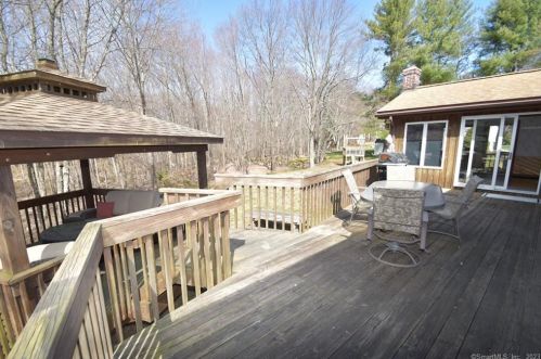 10 Chapman Rd, East Hampton CT  06424-1310 exterior