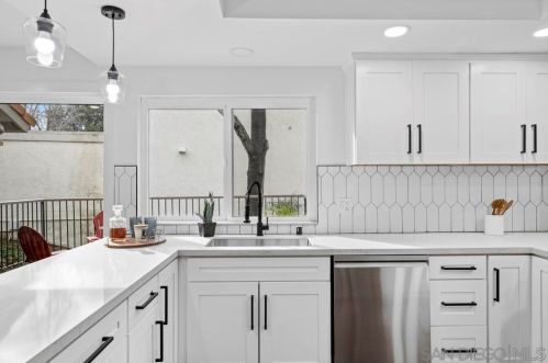 3170 Via De Caballo, Encinitas CA  92024-6925 exterior