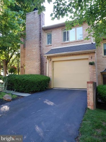 110 Amity Dr, Wayne, PA 19087-5508