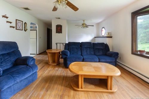 32 Autumn Ridge Rd, Milford, CT 06461-1601