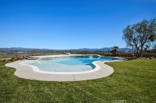 25682 Oak Meadow Dr, Santa Clarita CA  91381-0762 exterior