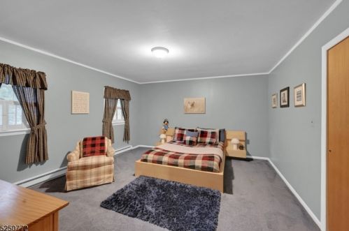 81 Mountain Cir, West Milford Lakes NJ  07480-3211 exterior