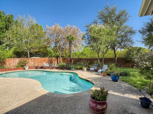 2851 Fairway Dr, Cedar Hill TX 75104-8288 exterior