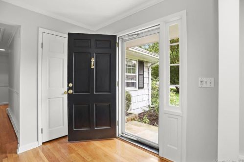163 Farm Rd, New Canaan, CT 06840-6327