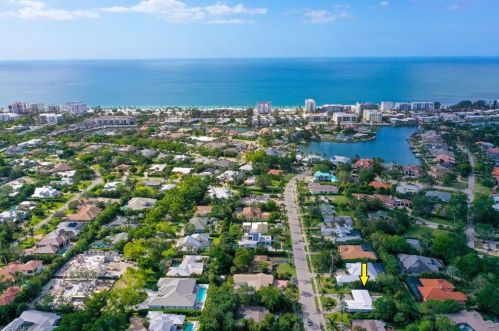 625 Orchid Dr, Naples FL  34102-5012 exterior