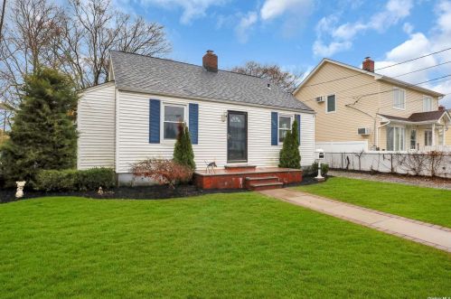 19 Revere Ave, Bethpage, NY 11714-3115