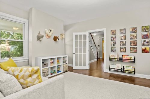 579 Bedford Rd, Pleasantville NY  10570-3348 exterior