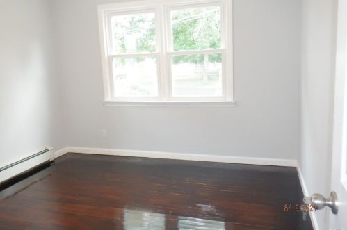 34 Liberty Ave, North Lindenhurst NY  11757-4824 exterior