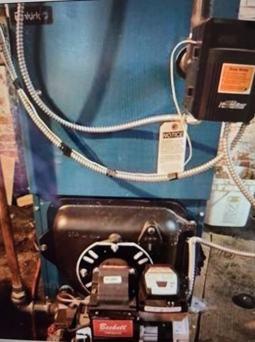 98 Commercial St, Weymouth MA 02189-1639 exterior