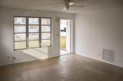 916 Alamanda Rd, West Palm Beach, FL 33405-2402