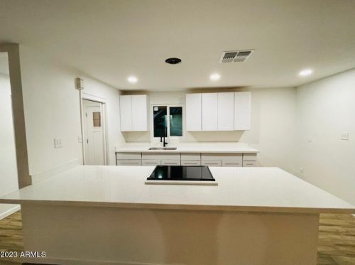 5658 37th Dr, Phoenix AZ  85019-2102 exterior