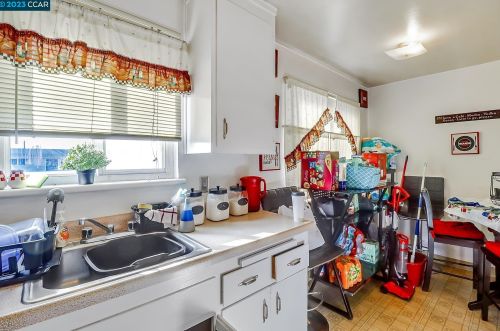 3201 Arkansas St, Oakland CA 94602-3707 exterior