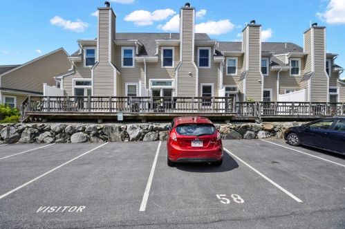 73 Hammond Pl, Woburn MA 01801-3423 exterior