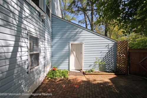 9 Maplewood Dr, Middletown NJ 07748-1543 exterior