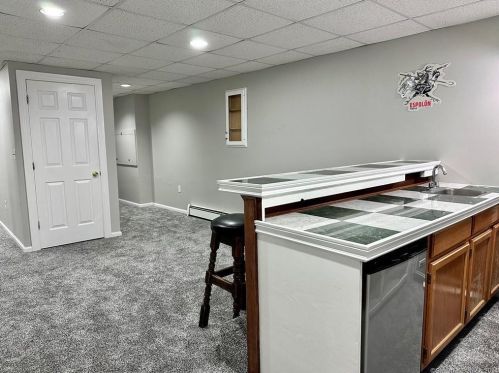 84 Mccormick Ln, Middletown CT  06457-2076 exterior
