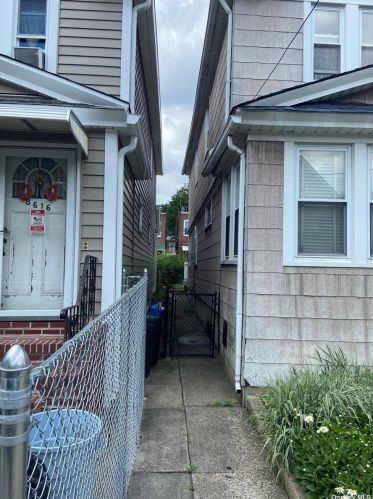 86-14 86th St, Jamaica, NY 11421-1202