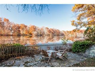 12 Dogwood Ln, Madison CT  06443-1831 exterior