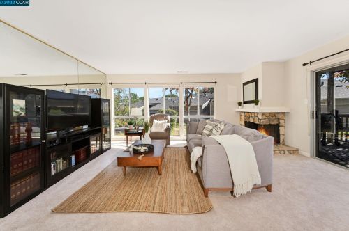 502 Ridgeview Ct, Concord, CA 94523-1024