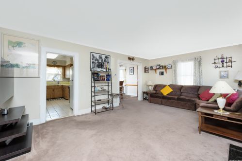 2893 Arnold Ave, Rockville Centre NY  11572-2032 exterior