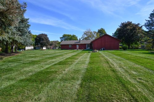 17970 Apple Ct, Waukesha, WI 53146-4501